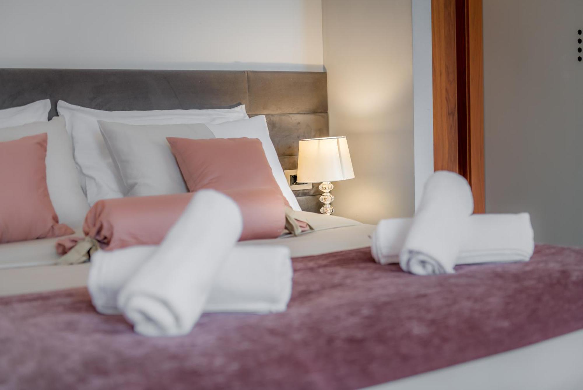 Starlight Luxury Suites Сплит Екстериор снимка